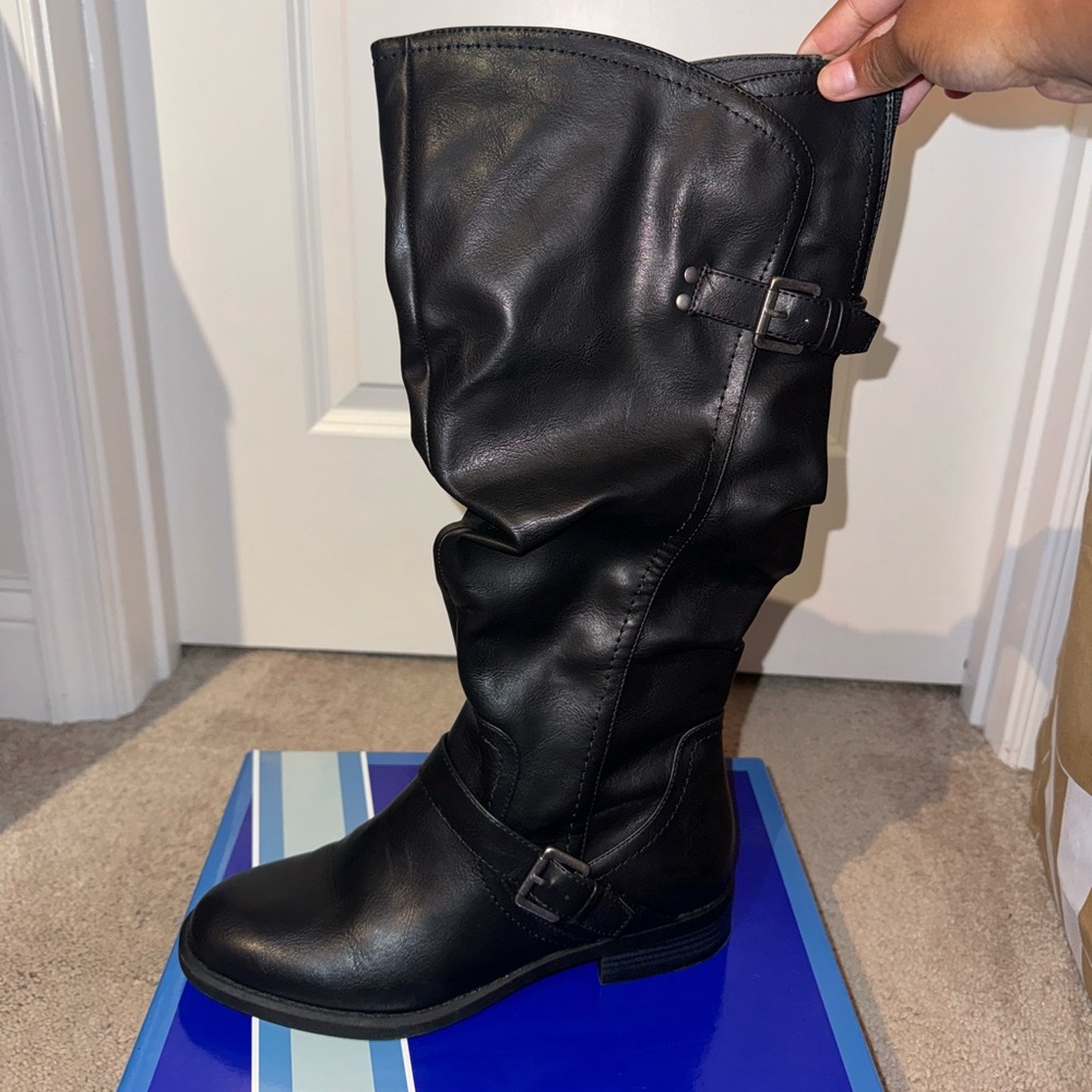 WHITE MOUNTAIN leather boots